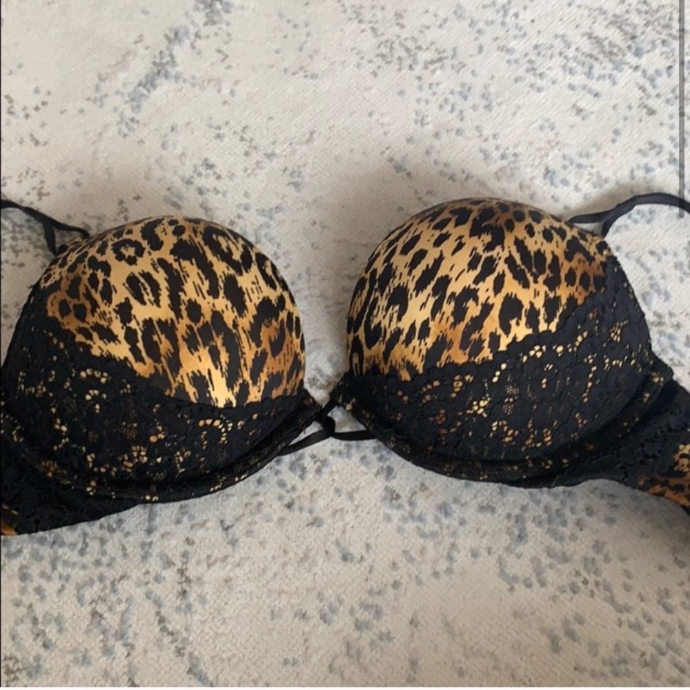 NEW Victoria Secret Miraculous Plunge Bra - 34B